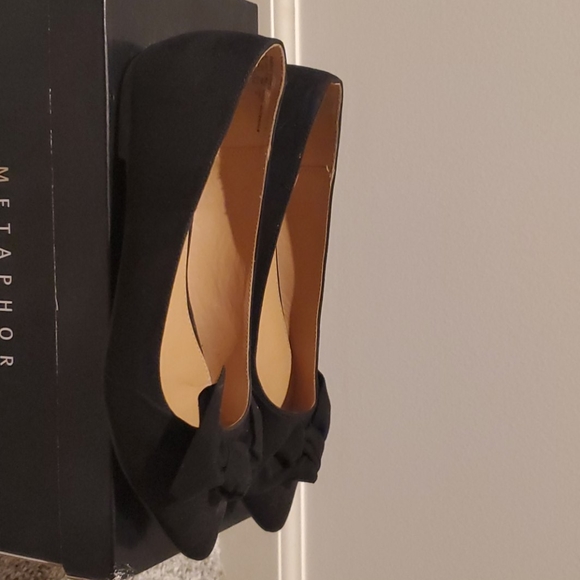 SOLD**Black Flats - Picture 2 of 5